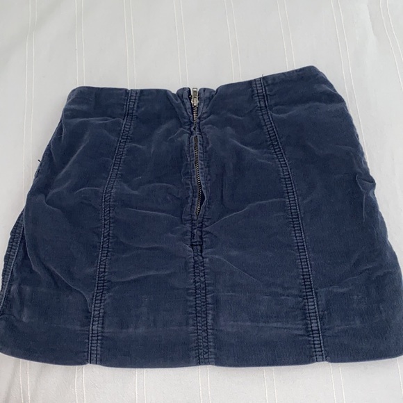 FreePeople Size 4 denim mini skirt! - Picture 2 of 4